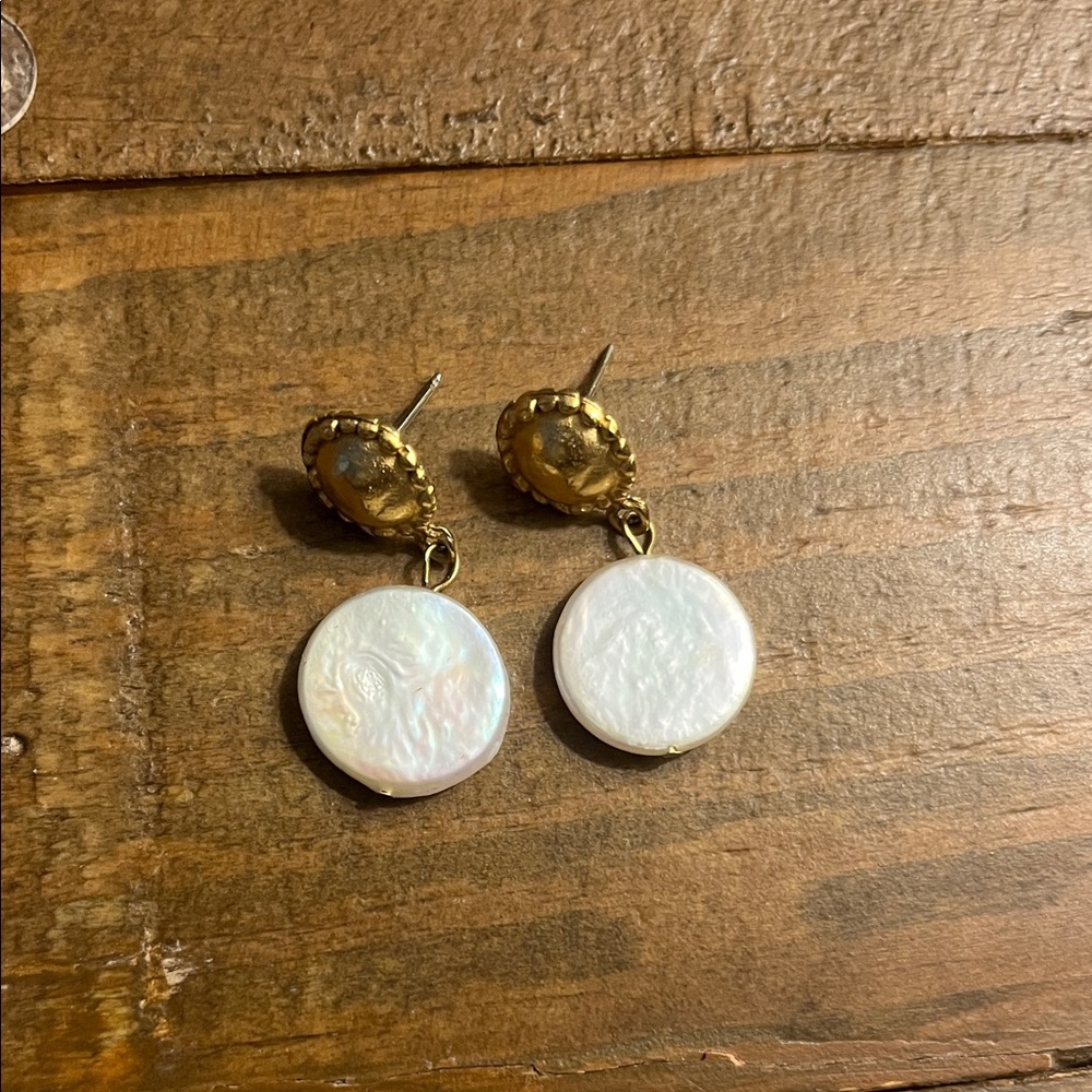 Elegant Gold and pearl dangle Earrings